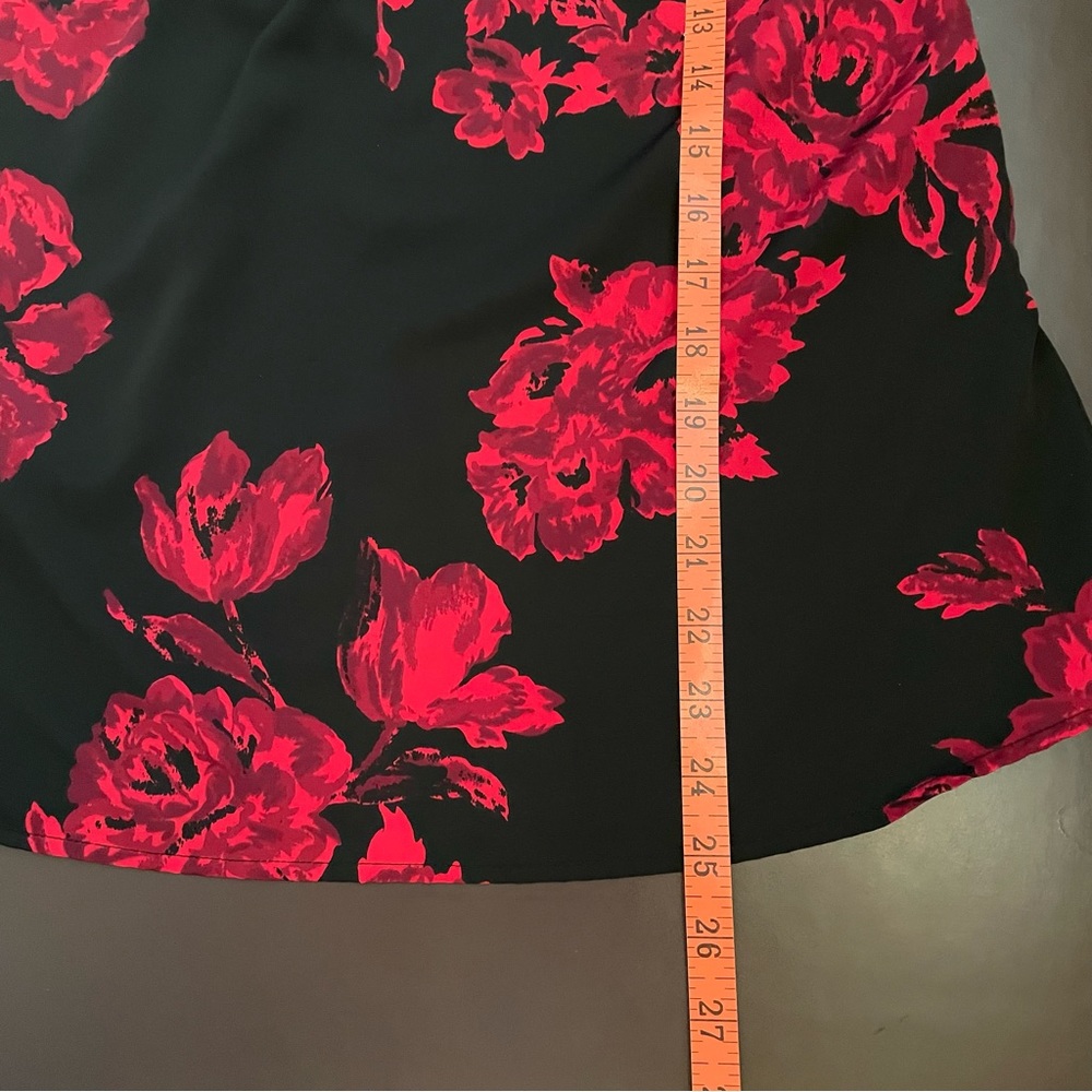 Croft & Barrow Black with Red Roses Dressy Tank - S - Picture 8 of 8